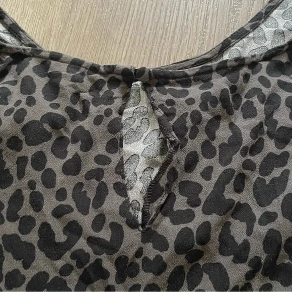 Torrid Leopard Print Ruched Sleeve Crepe Keyhole Back Blouse Size 5X - Picture 9 of 11